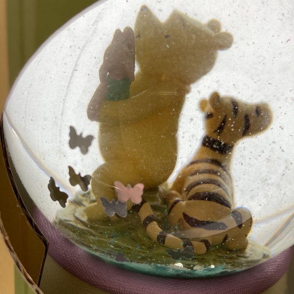 Disney CLASSIC POOH MUSICAL WATER
GLOBE featuring Pooh, Piglet and Tigger 
NEW - Picture 4 of 4